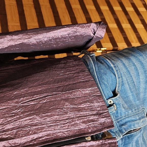 Jami's Collection irredescent zip up - Picture 4 of 10